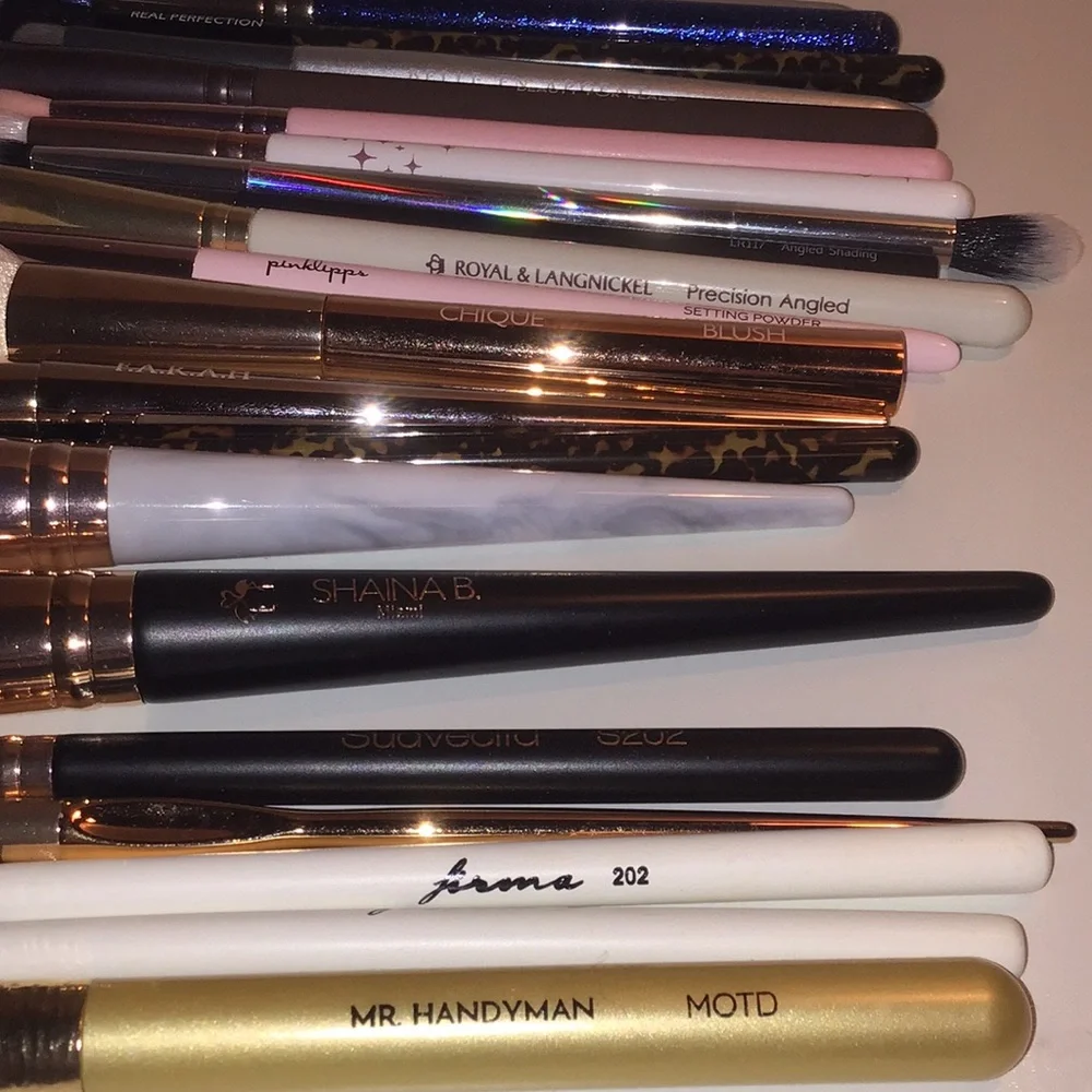 21 piece set of brand new makeup brushes